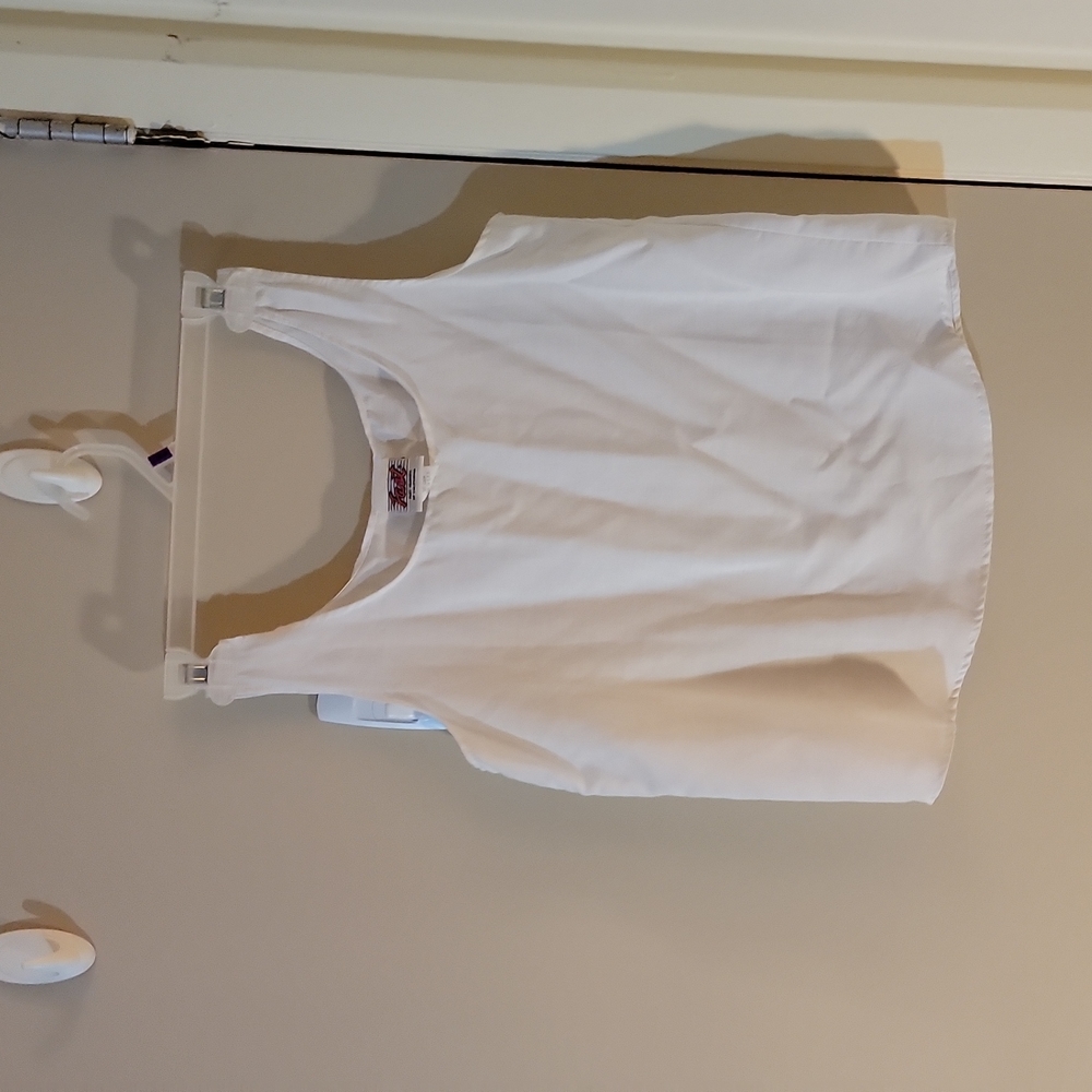 WHITE SLEEVELESS TOP - Picture 5 of 5